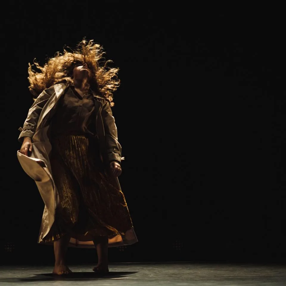 Matrafisc dancer moving on a dark stage